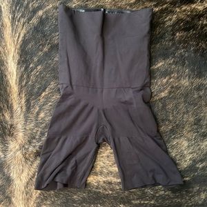 Assests by Spanx Shapewear